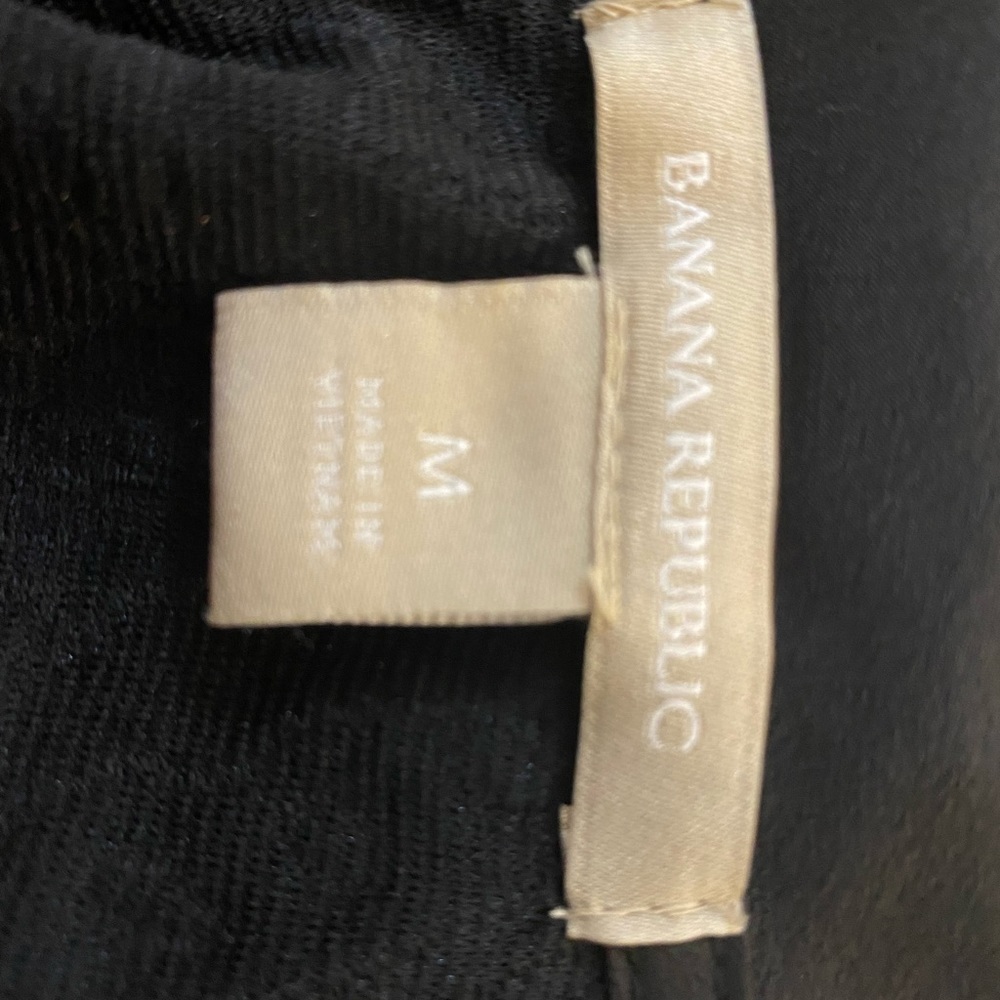 🖤Banana Republic • black top • M •EUC - Picture 3 of 4